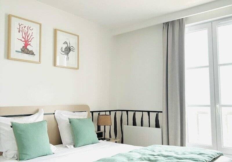 Номер Стандарт, Hôtel De La Marine