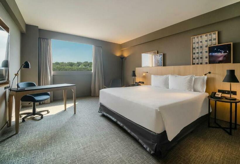 اتاق اجرایی با تخت بزرگ, Pullman Sao Paulo Guarulhos Airport