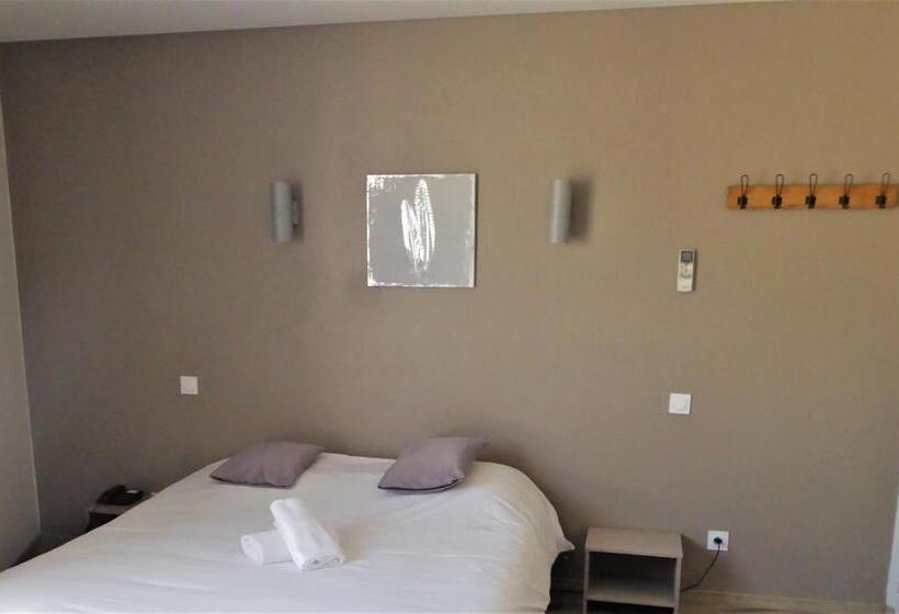Номер Стандарт, Auberge De La Paillère