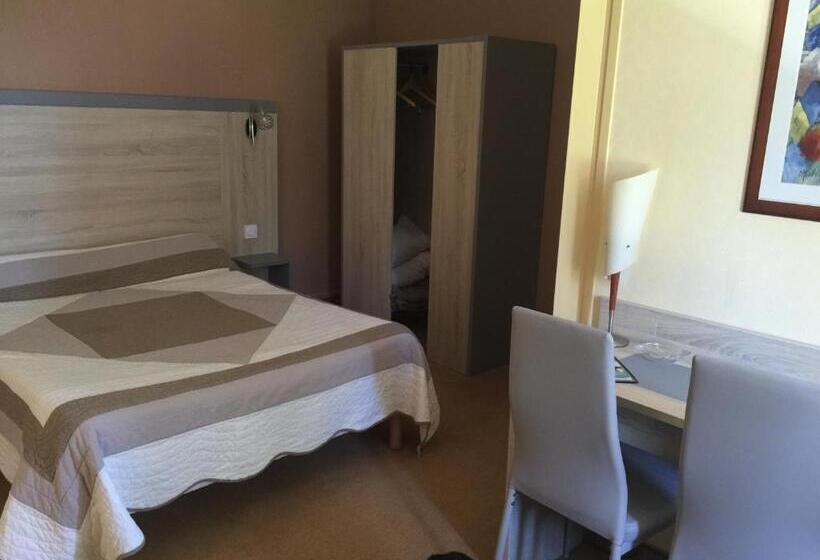 Четырехместный Номер Классик, Logis Hôtel Le Lion D Or