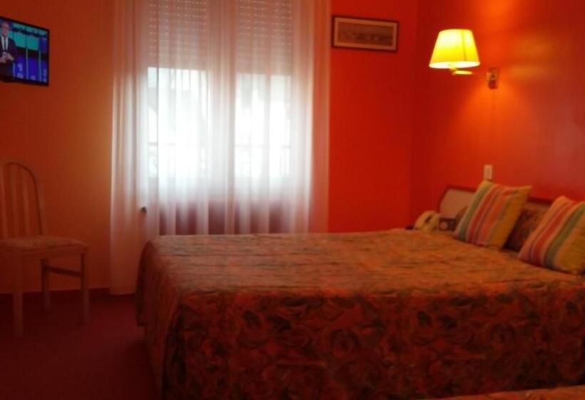 Номер Стандарт Трехместный, Maison Hôtel Aux Cerisiers