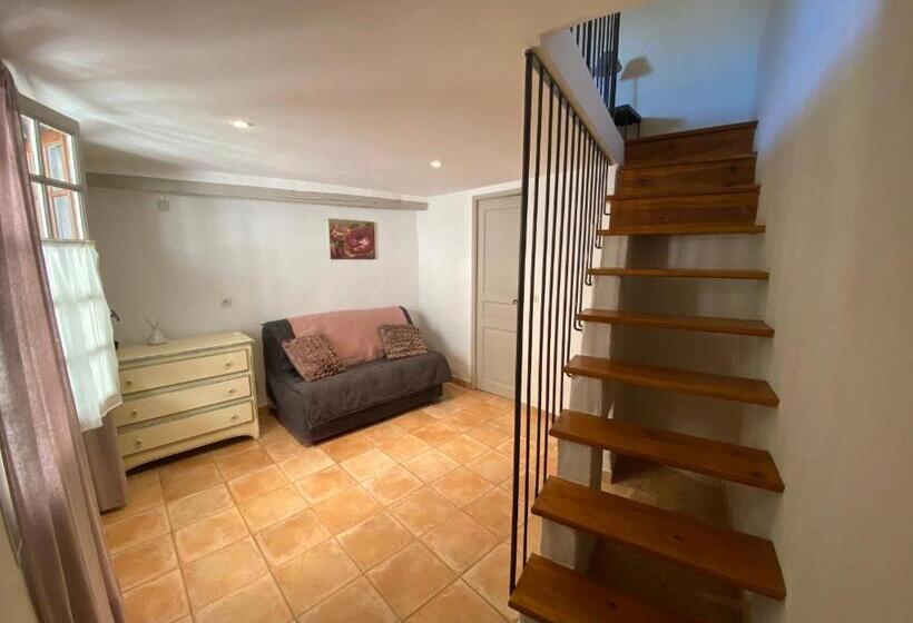 Номер Basic, Auberge De La Tour De Brison