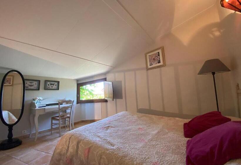 Номер Basic, Auberge De La Tour De Brison