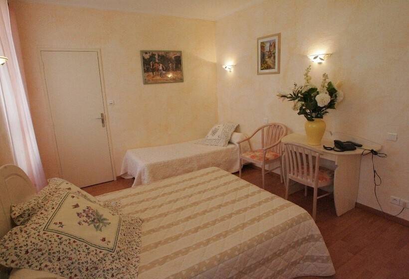 Номер Стандарт Трехместный, Hôtel Muret