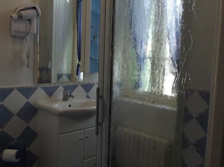 Номер Стандарт Трехместный, Hôtel Muret