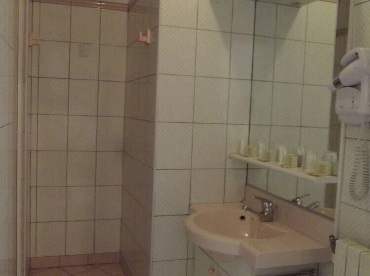 Четырехместный Номер Стандарт, Hôtel Muret