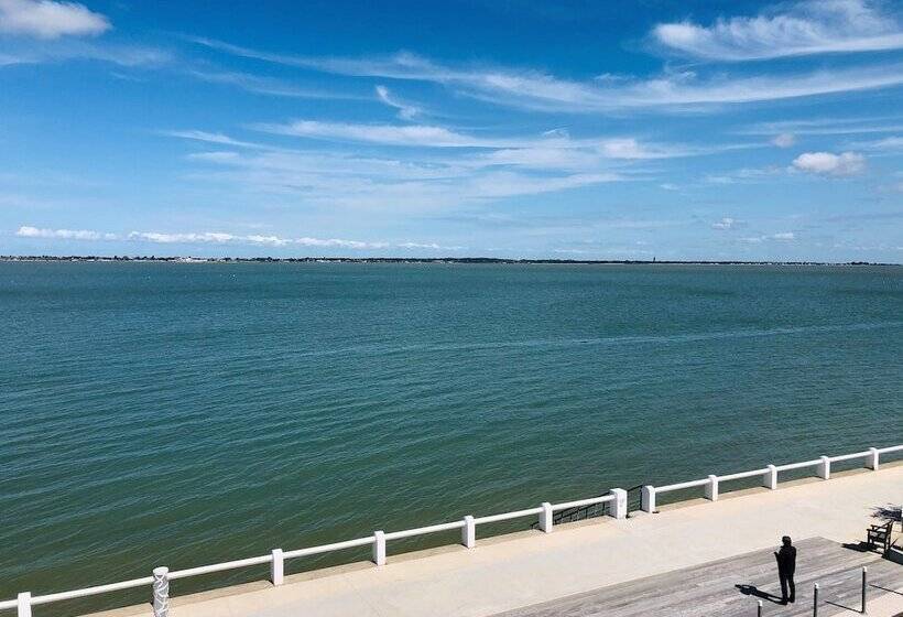 高级海景房, Le Homard Bleu