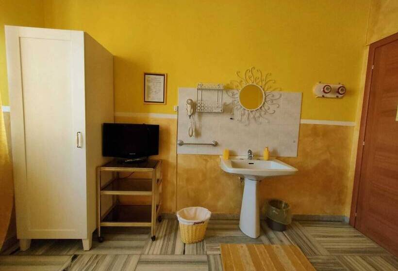 اتاق استاندارد با سرویس بهداشتی مشترک, Serenella
