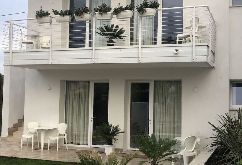 Номер Стандарт Вид на Бассейн, B&b Da Patty