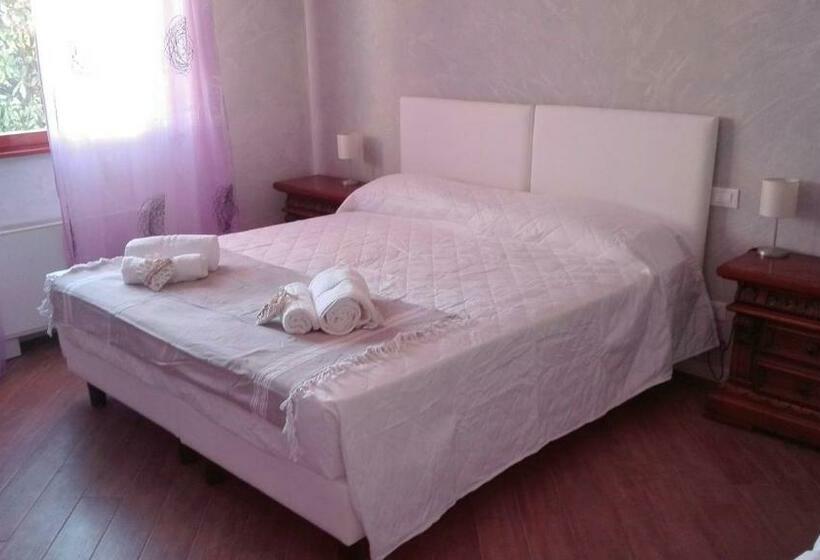 اتاق لوکس با چشم‌انداز باغ, La Bouganville B&b