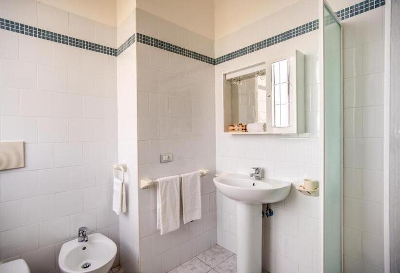 Номер Стандарт Трехместный, Villa Mg