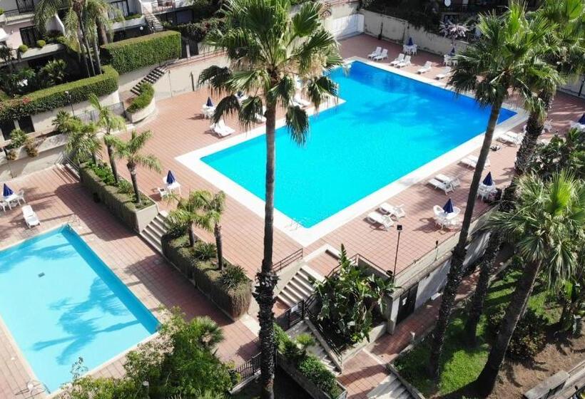 اتاق استاندارد با چشم‌انداز استخر, Amaranda B&b
