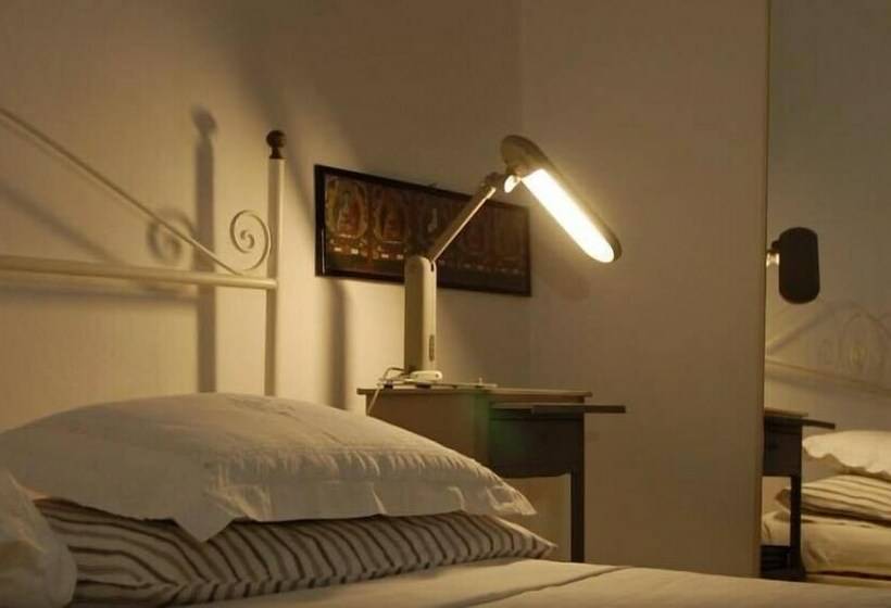 اتاق استاندارد سه نفره, Virginias B&b