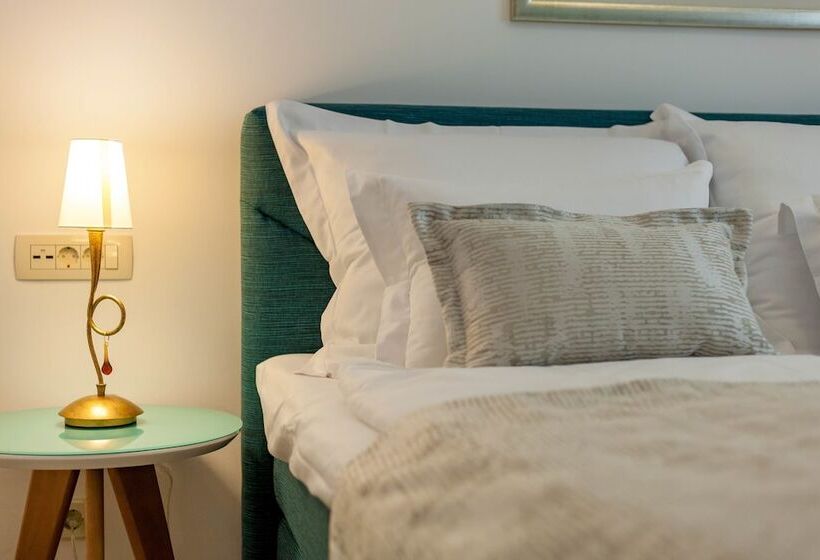 이코노미 룸, Aparthotel Pharia