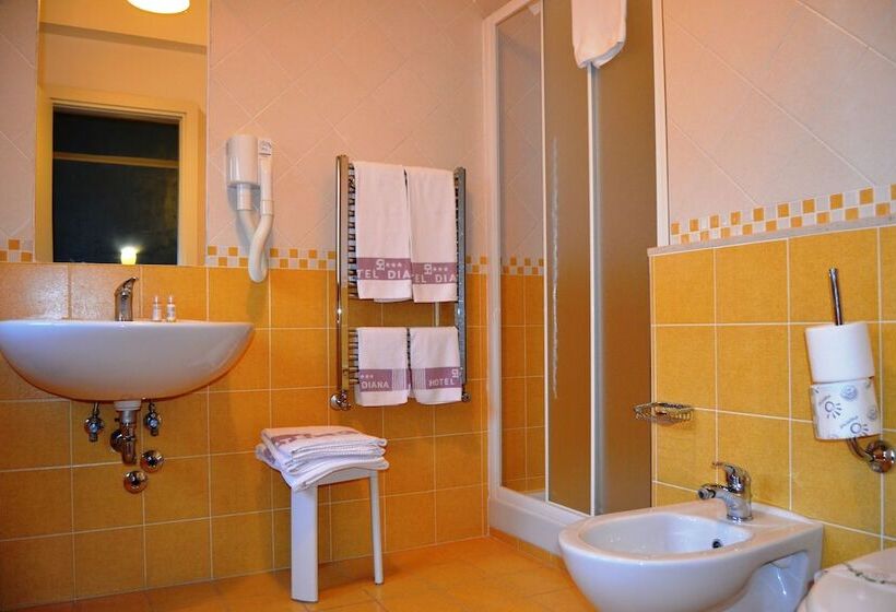 Quarto Triplo Estandar, Diana