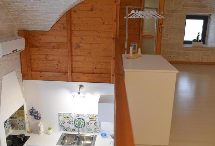 חדר משפחתי, B&b L Alcova