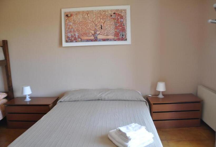 اتاق استاندارد چهار تخته, Villa Carolea