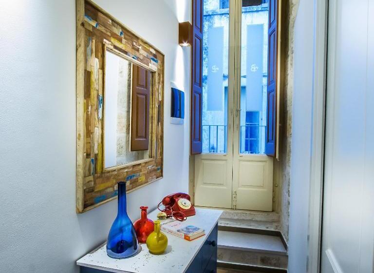 Quarto Deluxe com Sacada, Beatrice Rooms