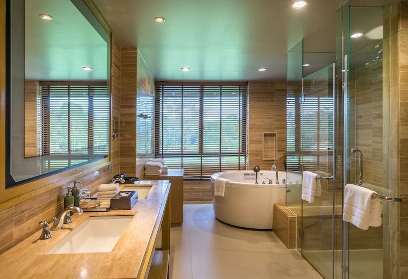 Люкс Клуб, Dusit Thani Krabi Beach Resort   Sha Extra Plus