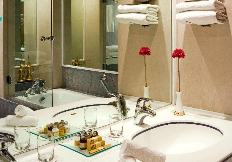 Номер Superior Вид на Бассейн, Mercure Grand Jebel Hafeet