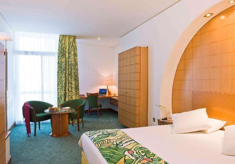 Номер Superior Вид на Бассейн, Mercure Grand Jebel Hafeet
