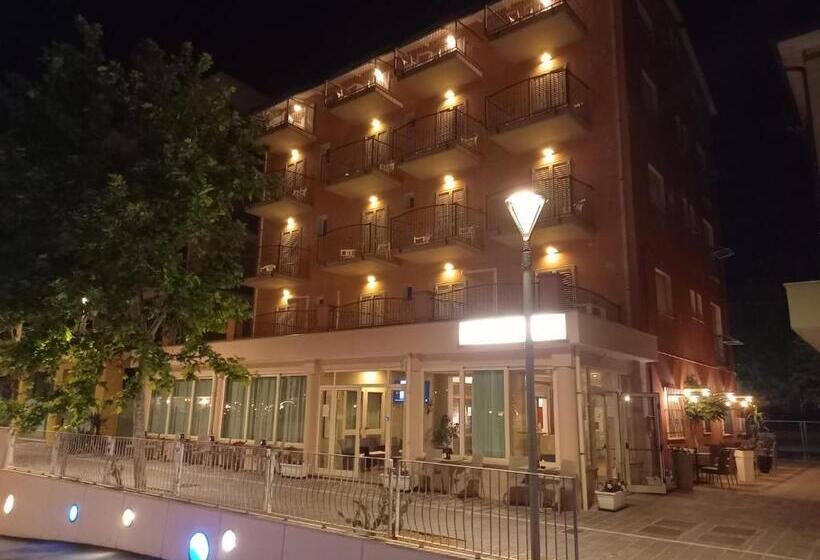 اتاق استاندارد چهار تخته, Serafini Misano Adriatico