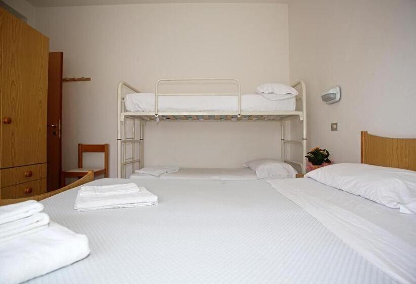 اتاق استاندارد چهار تخته, Serafini Misano Adriatico