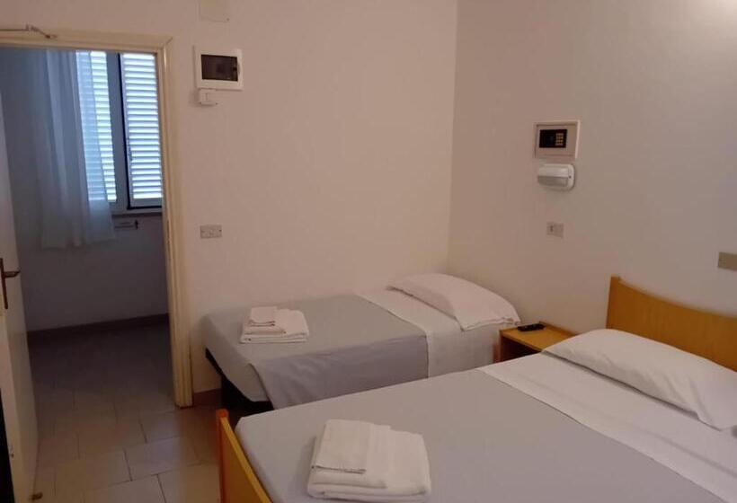 Economy Triple Room, Serafini Misano Adriatico