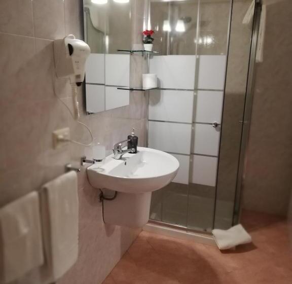 标准间, Mirage B&b