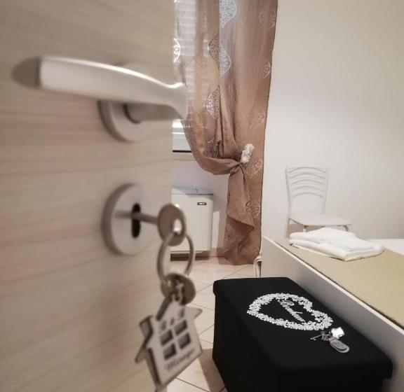 Четырехместный Номер Стандарт, Mirage B&b