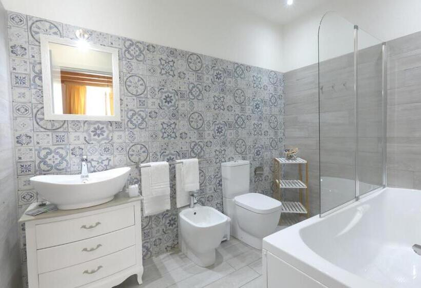 Трехместный Номер Стандарт с Балконом, Suliscenti Dimora Siciliana B&b