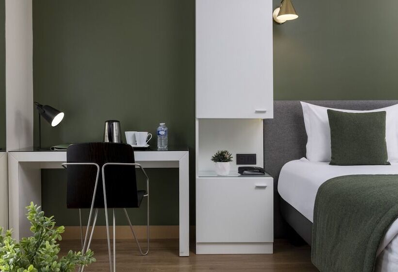 スタンダードルーム, Brady   Gare De L Est