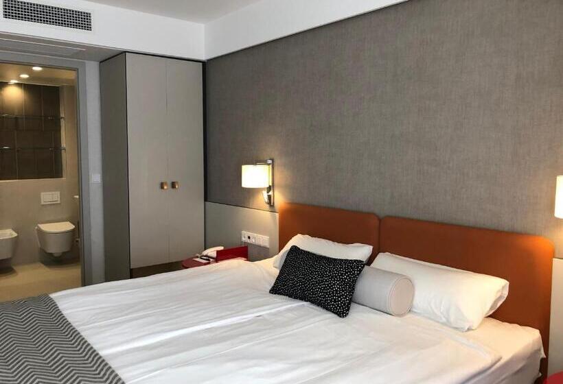 Полулюкс, Danubius Hotel Erzsébet City Center