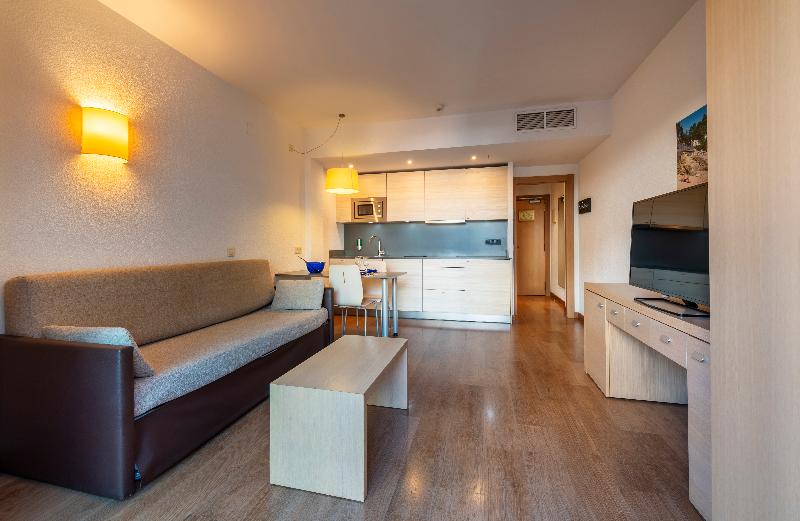 スタンダードスタジオ, Almirall Apartaments