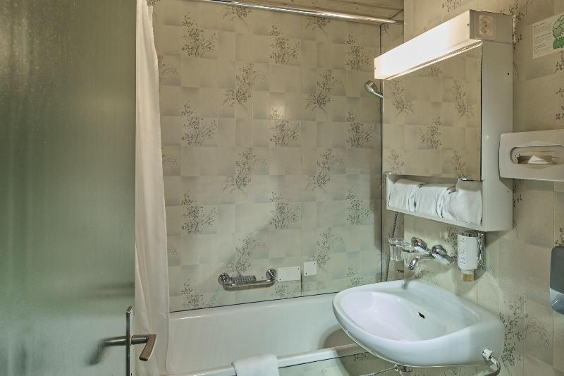 Номер Стандарт Трехместный, Baeren Hotel, The Bear Inn