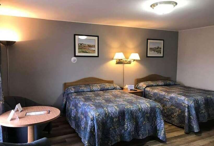 带2个双人床的标准工作室, Coastal Inn   Kingfisher