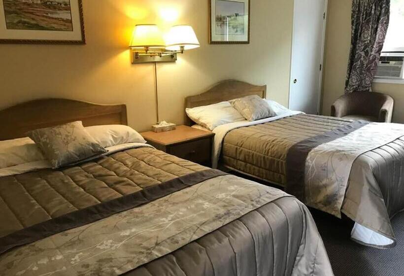 带2个双人床的标准工作室, Coastal Inn   Kingfisher