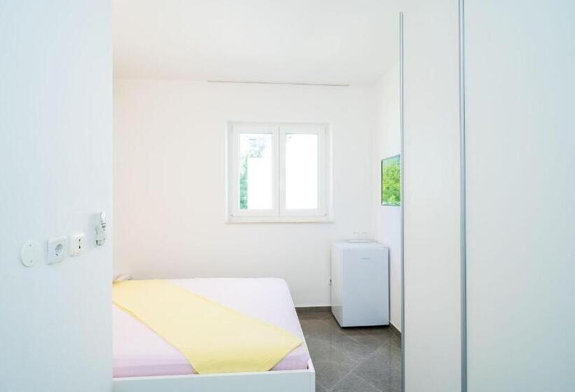 Номер Стандарт Вид на Сад, Rooms & Apartments Barišić