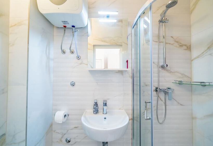 Номер Стандарт Вид на Сад, Rooms & Apartments Barišić