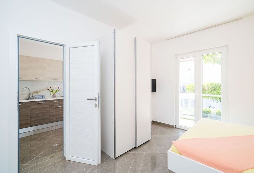 Апартаменты 1 Спальня Вид на Сад, Rooms & Apartments Barišić