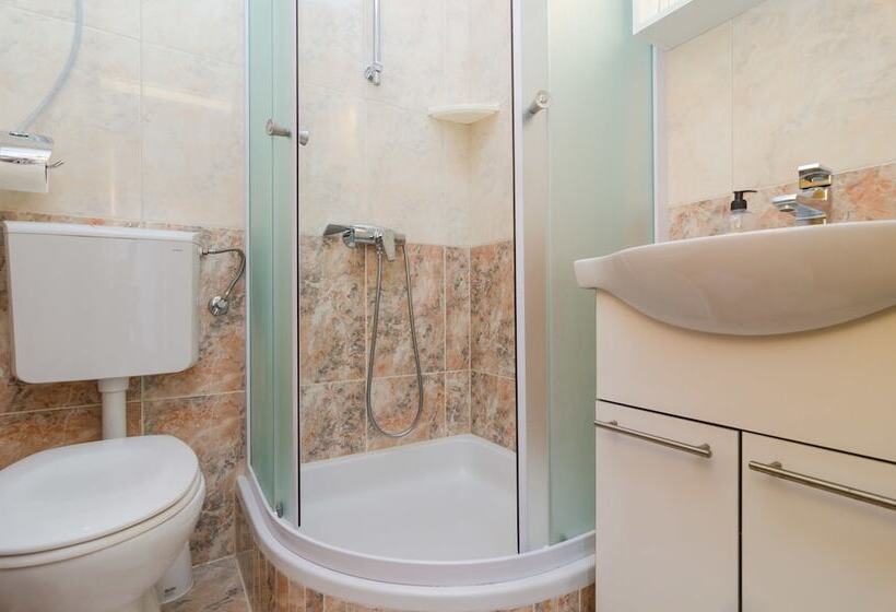 Номер Стандарт с Балконом Вид на Сад, Rooms & Apartments Barišić