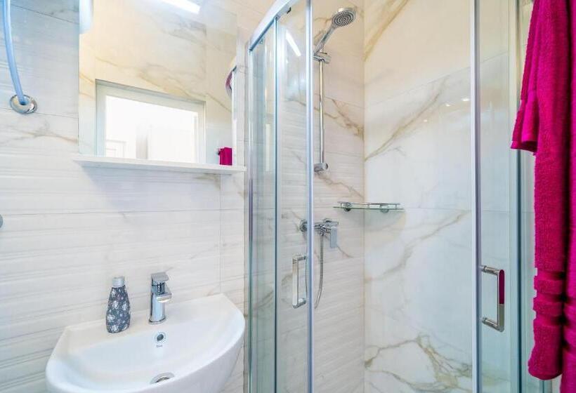 Номер Стандарт Вид на Сад, Rooms & Apartments Barišić