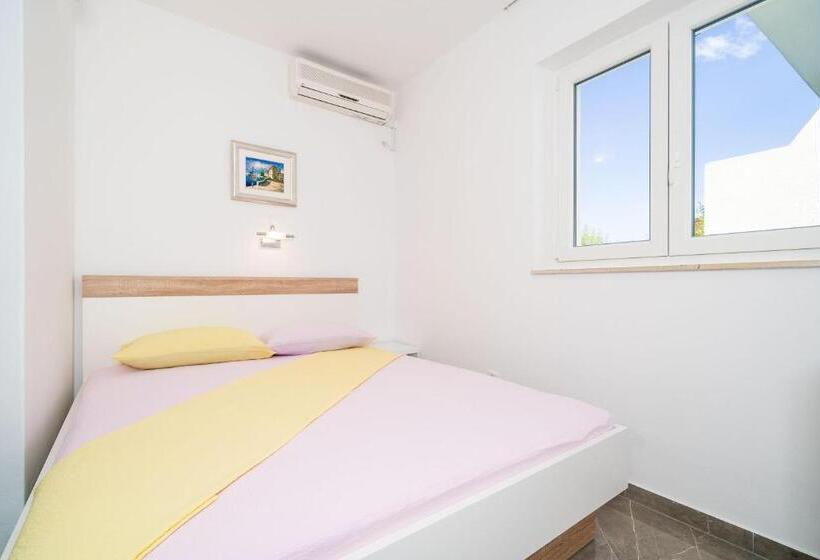 Номер Стандарт Вид на Сад, Rooms & Apartments Barišić