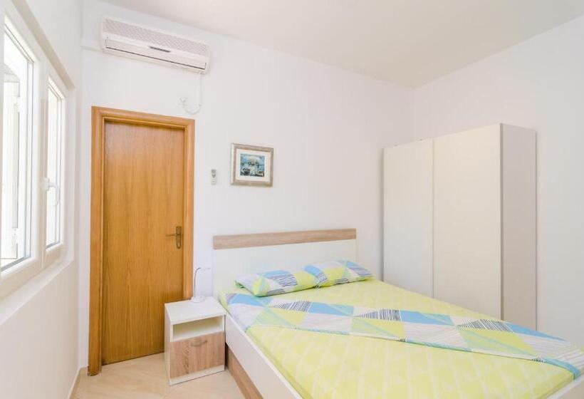 Студио Стандарт Вид на Сад, Rooms & Apartments Barišić