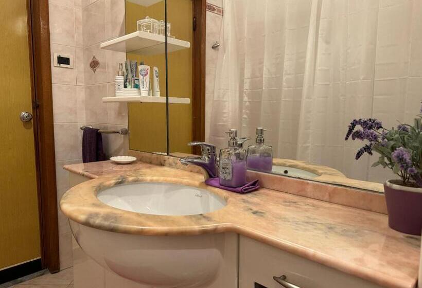 اتاق استاندارد با سرویس بهداشتی مشترک, B&b Frontepista