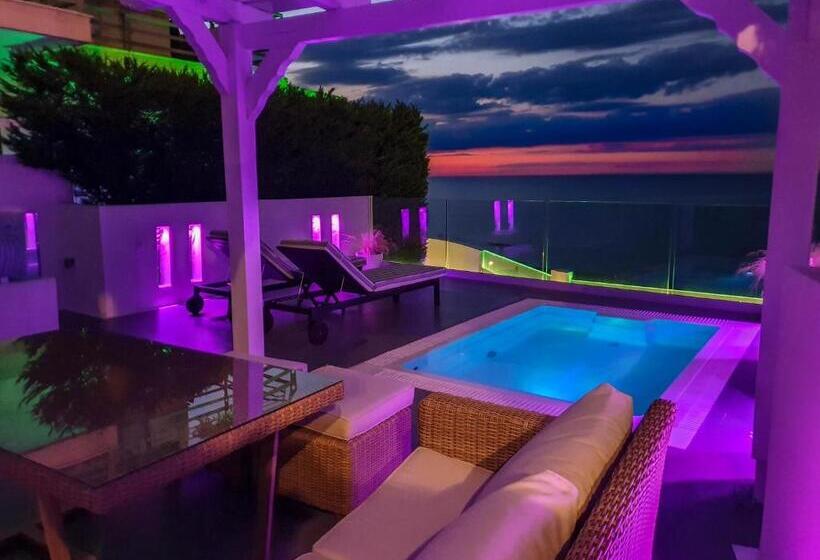 스위트 킹사이즈 침대, Panorama Suites & Spa   Adults Only