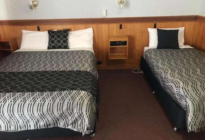 Семейный Номер, County Lodge Motor Inn