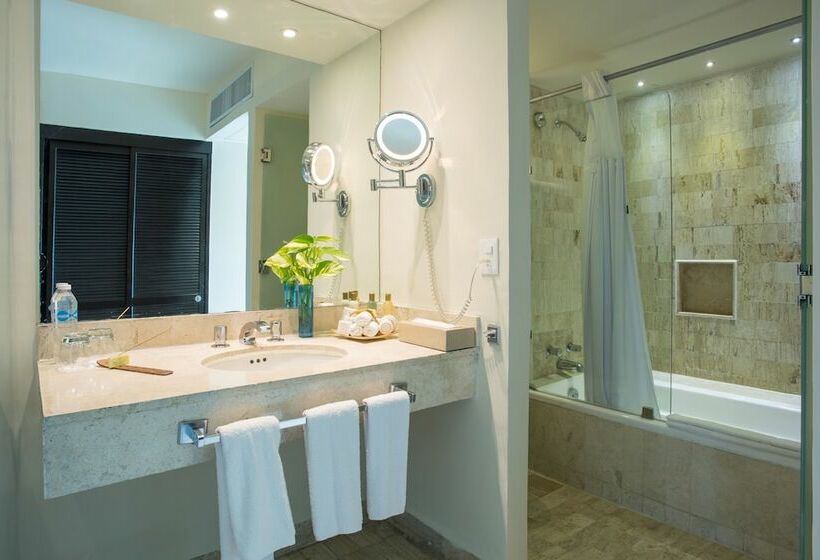 Family Suite, Dreams Sands Cancun Resort & Spa