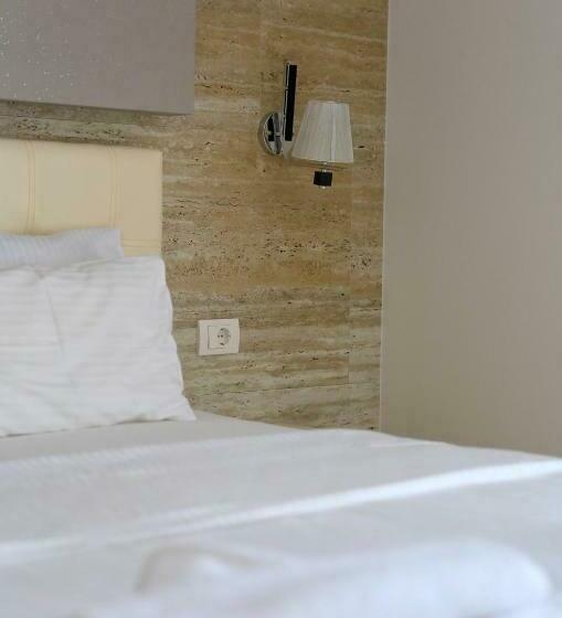 اتاق استاندارد با بالکن و چشم‌انداز دریا, Victoria Apartments