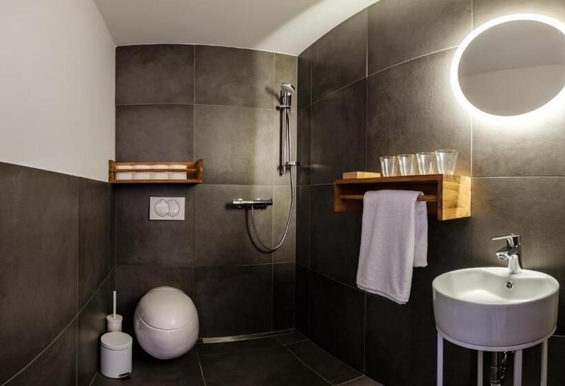 Четырехместный Номер Стандарт, Almalomb Apartman